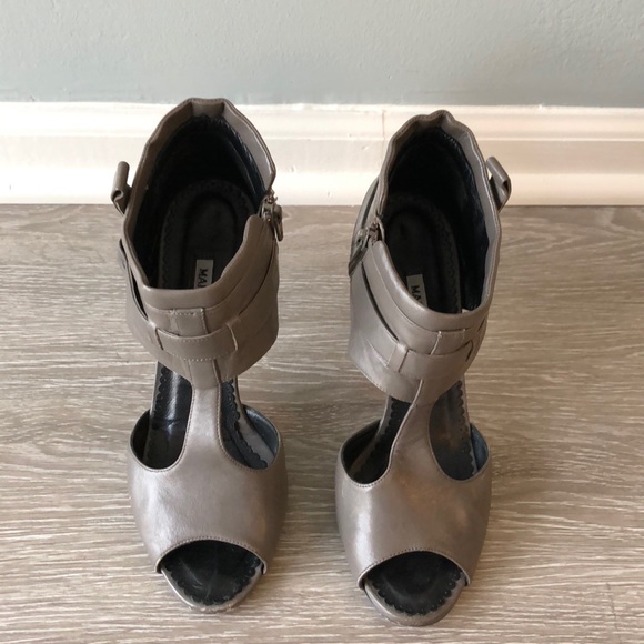 Manolo Blahnik Shoes - Manolo Blahnik gray heels